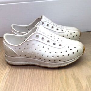 Kids white native sneakers - size c9